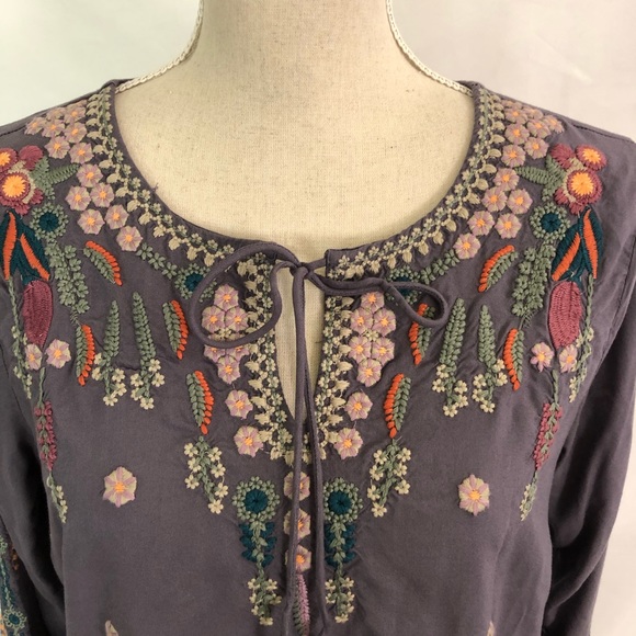 Solitaire Gray Floral Tie Front Tassels Tunic Top - Picture 4 of 6
